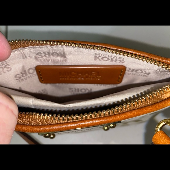 MICHAEL KORS SMALL BEIGE VANILLA JET SET WRISTLET POUCH NEW WITH TAGS - Picture 3 of 9